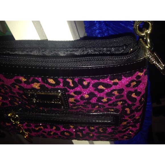 Betsy Johnson Leopard Print Crossbody Bag - Picture 2 of 3